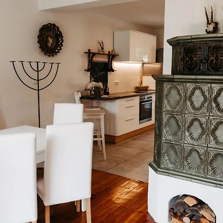 Hunter's Chalet: Mountain View Retreat With Garden & Free Amenities *