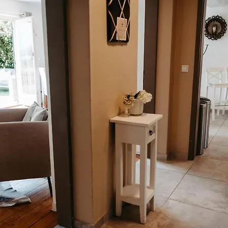 Dağ evi Hunter's Chalet: Mountain View Retreat With Garden & Free Amenities *