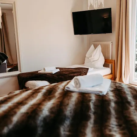 Dağ evi Hunter's Chalet: Mountain View Retreat With Garden & Free Amenities