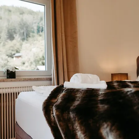 Dağ evi Hunter's Chalet: Mountain View Retreat With Garden & Free Amenities