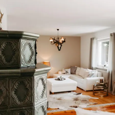 Hunter's Chalet: Mountain View Retreat With Garden & Free Amenities Dağ evi Golling an der Salzach