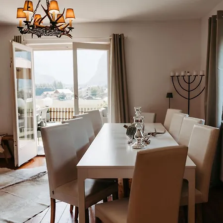 Hunter's Chalet: Mountain View Retreat With Garden & Free Amenities *