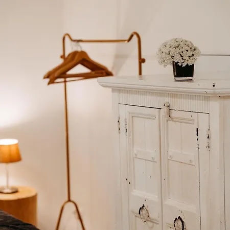 Dağ evi Hunter's Chalet: Mountain View Retreat With Garden & Free Amenities *